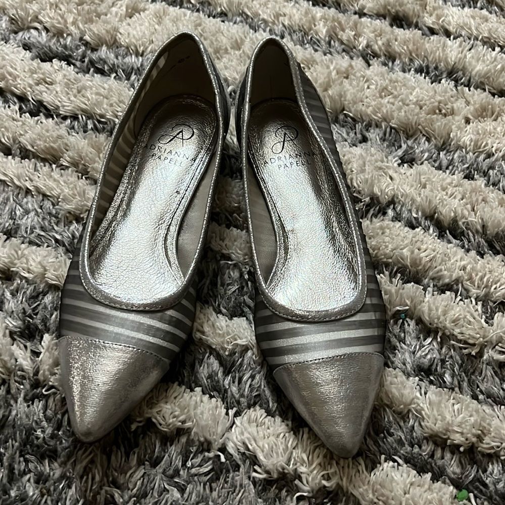 Adriana Papell silver gray pointed toe flats size 6M